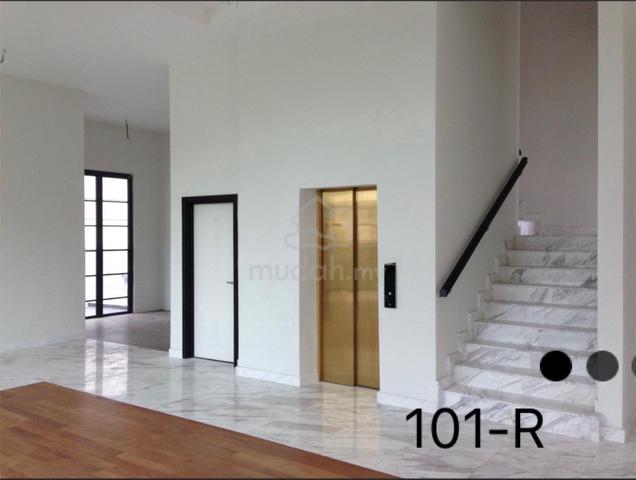 Corner Lot 3 Storey Semi D Sale@ Bukit Jelutong Heights 1