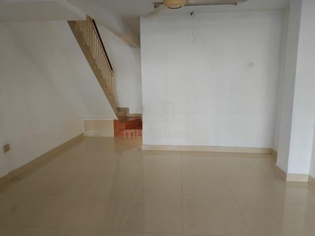 2Storey Sri Sinar,Partially Furnished ,2r2b  3 aircon 1200 rental 1