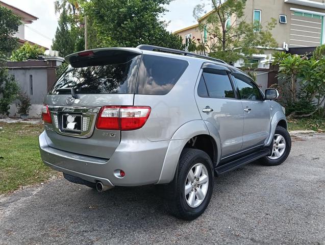 2011 Toyota FORTUNER 2.7 V FACELIFT (A) - 2