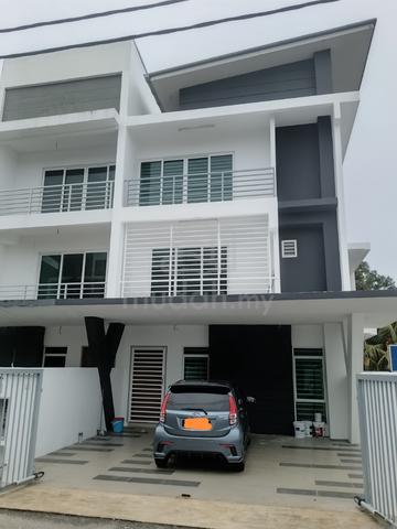 End lot 2.5 tingkat Tanjung Lumpur 1