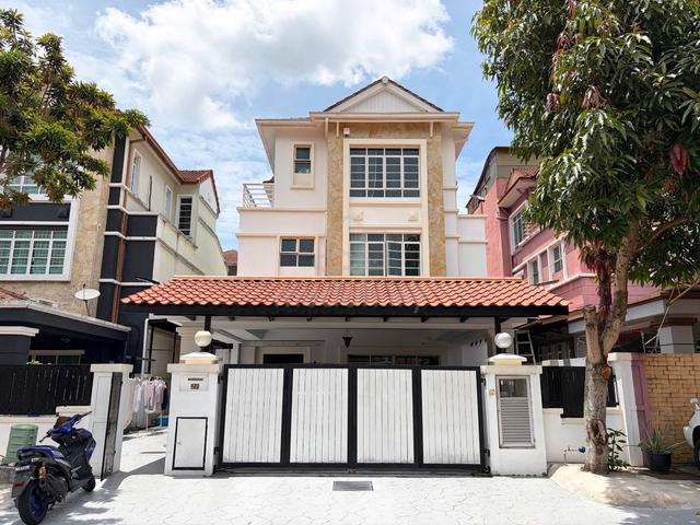FULLY RENOVATED! 2.5 Storey Bungalow, Le Putra Avenue, Seri Kembangan 1