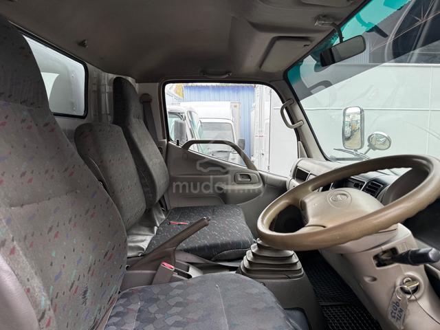 Hino XZU413R 3 Ton 17 Kaki Box Bonded 6 Pintu Lori - photo 5 of 6