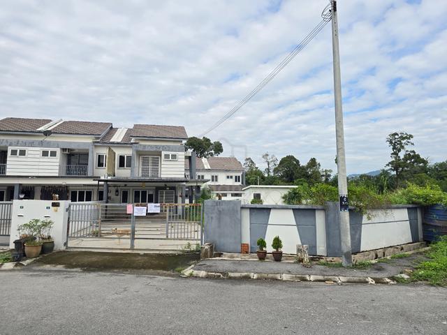 Double Storey House Corner At Desa Pengkalan Bersatu, Lahat, Perak. 1
