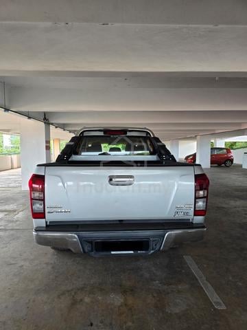 2016 Isuzu D-MAX 3.0 V-CROSS 4X4 (A) - 3