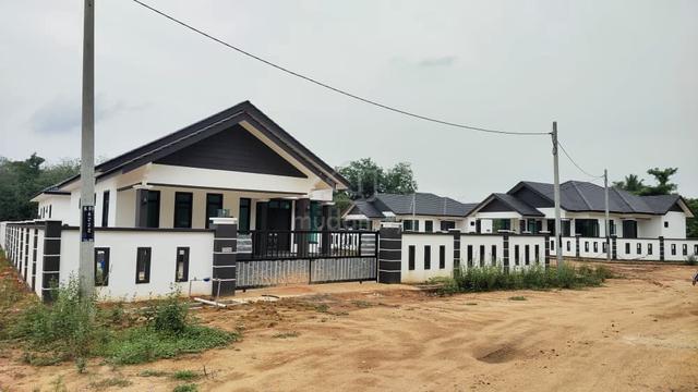 Banglo Batu Penunggul untuk dijual 1