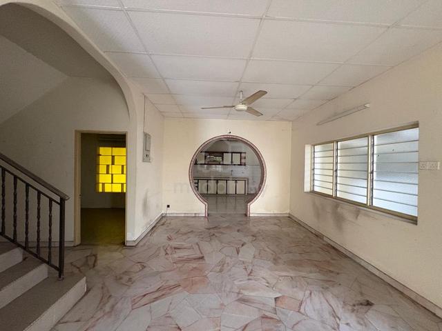 Double storey semi detached at Greenlane Island Park Jelutong 1