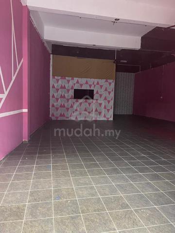 End lot shop lot at Sungai udang for sale 1