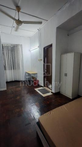 (Private bathroom) Room Near UTM / Bilik di Taman U 1