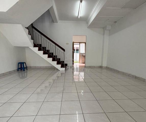 WELLKEPT Landed Teres House Taman Puchong Utama PU 9 18X60 NEAR AEON 1