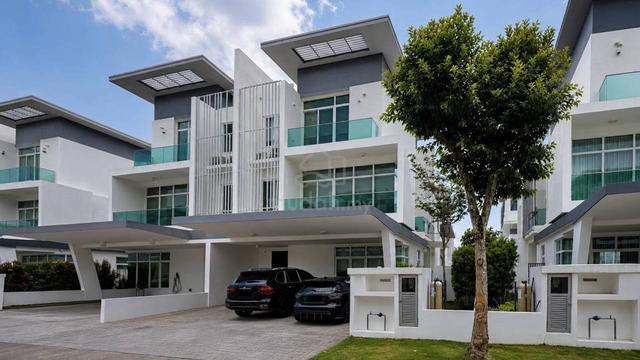 Freehold 3-Storey Semi Detached House Clover Residence, Cyberjaya 1