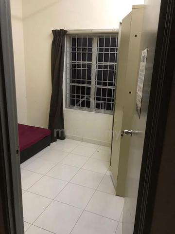 Bilik Sewa_Master bedroom di Badar Enstek 1