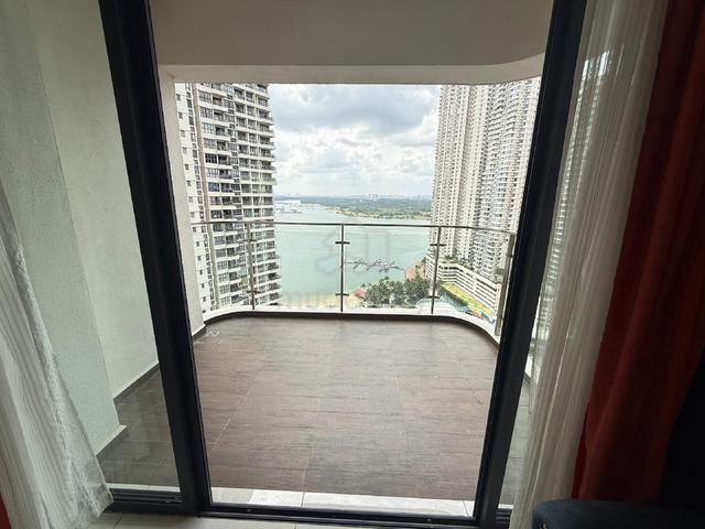 Masterbedroom in Danga Bay near CIQ 1