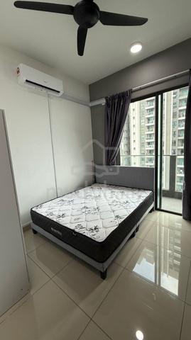 Middle room 🏠 with Balcony @ Old Klang Road, 1min walk to Bus Stop🚌 1