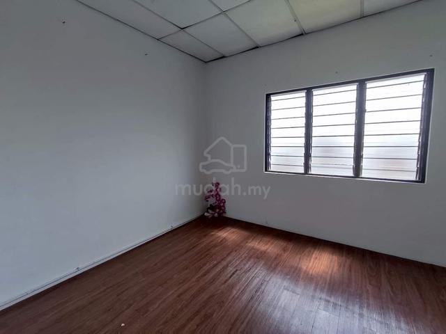 Taiping Town Roadside Renovated 1st floor shop For Rent 3