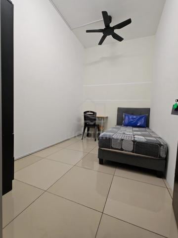 Female room for rent at Suriamas Suites Condominium @ Larkin JB Town 1