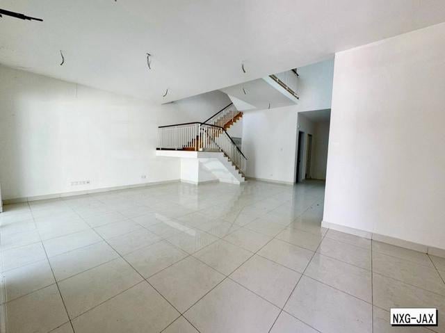 Facing Lake & Ample Parking Delora Bukit Raja Klang 2.5 Storey 26x75 1