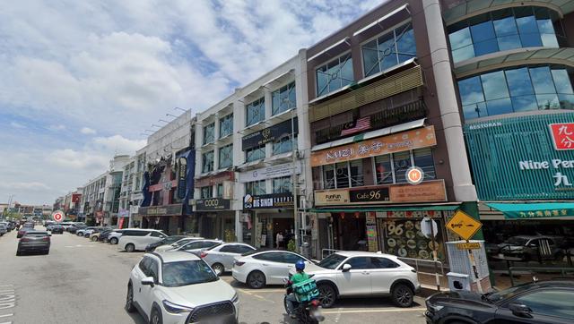 Bandar Puteri Puchong 25x90 Ground Floor Shop For Rent 1