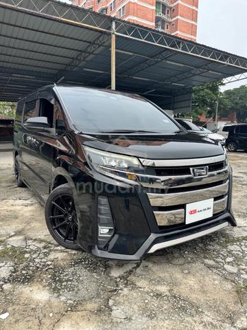 Toyota Noah Premium MPV 2 Power Door - 3
