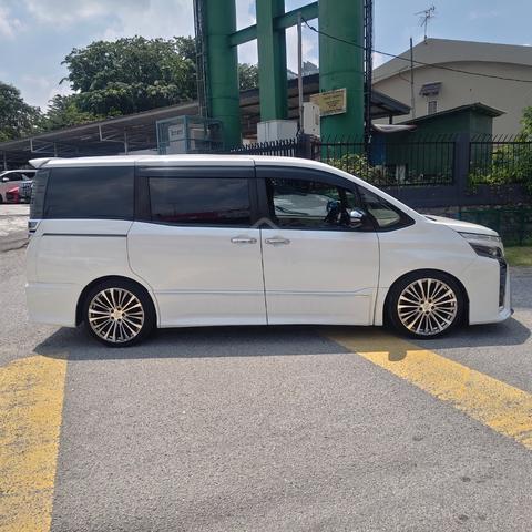 2021 Toyota VOXY 2.0 ZS KIRAMEKI III (A) - 4