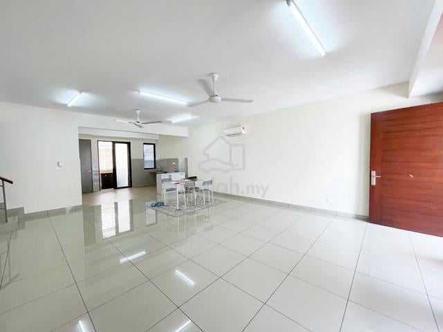 (GROUND FLOOR) 3 Storey THE STRATA Townhouse @ Bandar Bukit Mahkota 1
