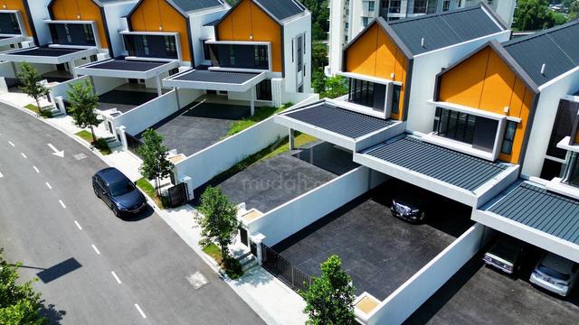BRAND NEW! END LOT 3-Storey Terrace Superlink East 57 Melawati, KL 1