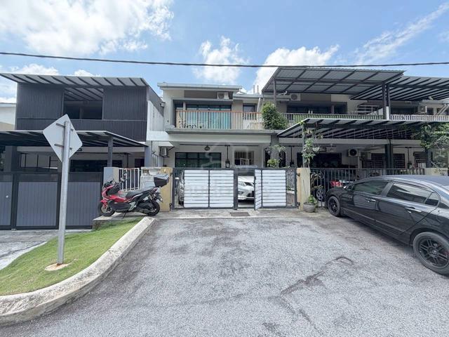 RENOVATED ‼️ 2.5 Storey Terrace, Taman Mawar Salak Tinggi, Sepang 1
