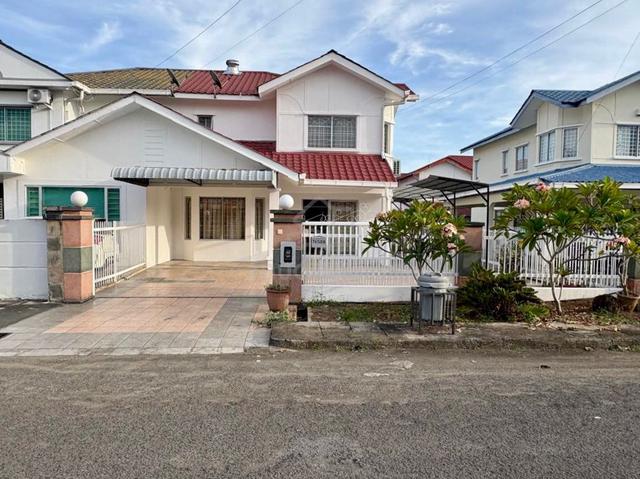 Semi-D House. Refurbished and Frist Time for Rent. 1