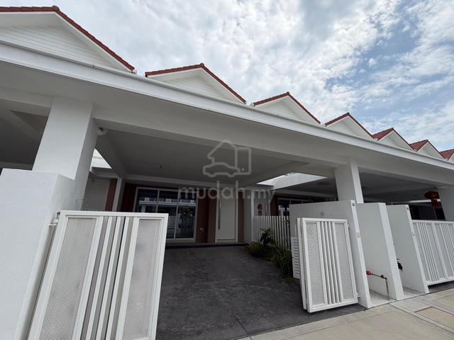Gated 2 storey terrace Aspen Viluxe Residence Batu Kawan 1