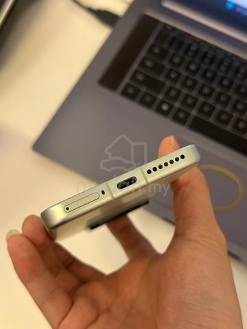 Xiaomi 15 (12+256) - photo 2 of 5