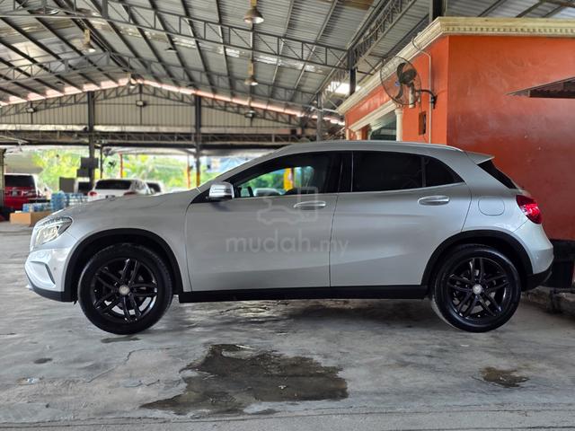 (Loan Kedai) 2014 CBU Mercedes Benz GLA200 1.6 (A) - 4