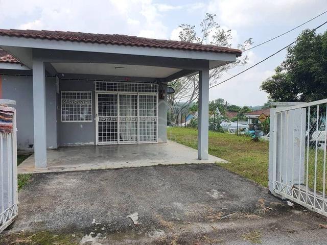 Corner Lot Taman Arowarna. Impian Seremban 2 1