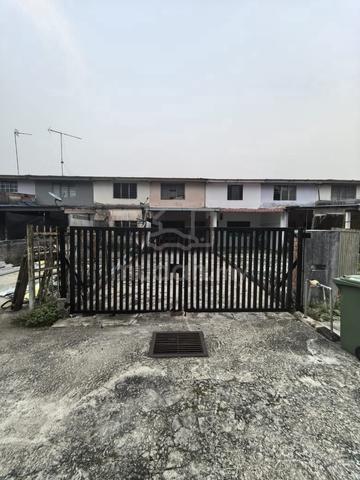 Full loan tmn kemang kota tinggi 2sty low cost long car porch big size 1