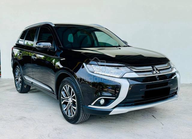 Mitsubishi Outlander 2.0L Facelift 7 Seater SUV - 1