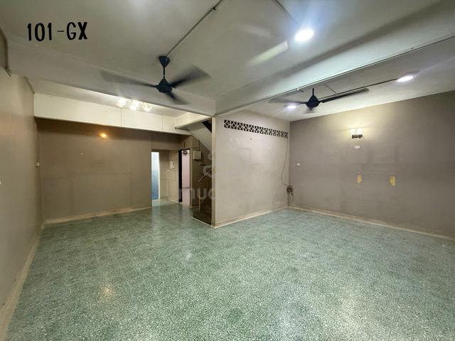 FOR SALE Taman Eng Ann Klang Double Storey Terrace House with balcony 1