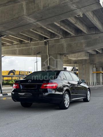 2011 Mercedes Benz E200 CGI 1.8 - 4