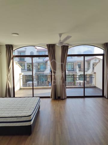 Diamond City Valencia Triple Storey Super Big Master bedroom Semenyih 1