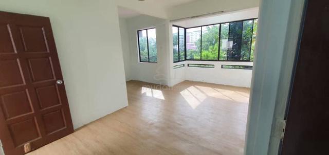 Flat Taman Perling 1