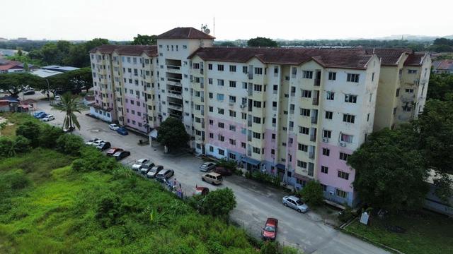 Meru Courts 1