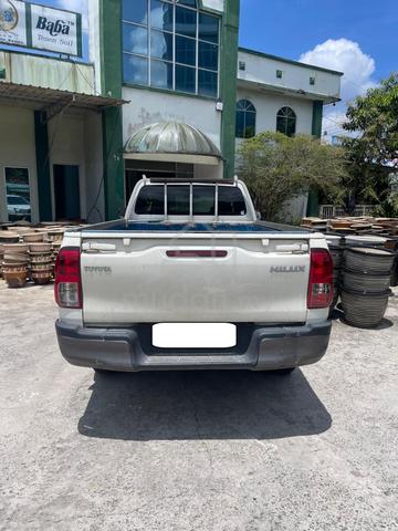 2021 Toyota HILUX 2.4 MT (M) - 3