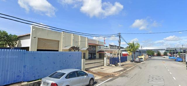 Nilai 3, Adjoining 2 Semi D Factory, Corner Lot For Sale 1