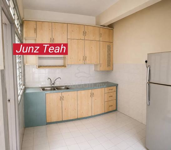 1.5 Storey Town House For Rent | Sungai Ara 1