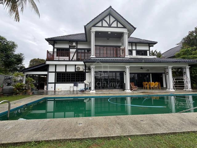 Stunning Golf View Bungalow With Expansive Land In Shah Alam 1