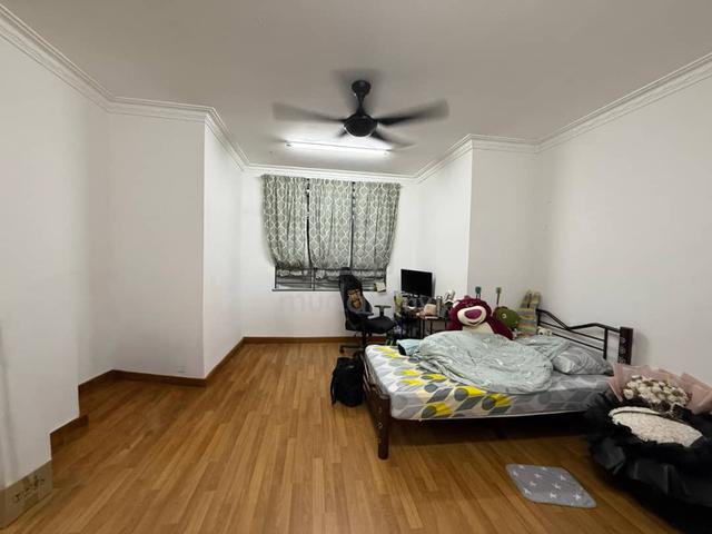 Setia Alam female room with attached bathroom nearby Setia City Mall 1
