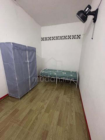 BIG AND CLEAN ROOM NEAR MRT, MONORAIL station at jalan imbi 1