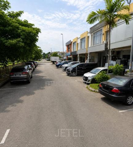 Facing Main Road 2 Sty Intermediate Shoplot Ground Floor For Rent !!! 1