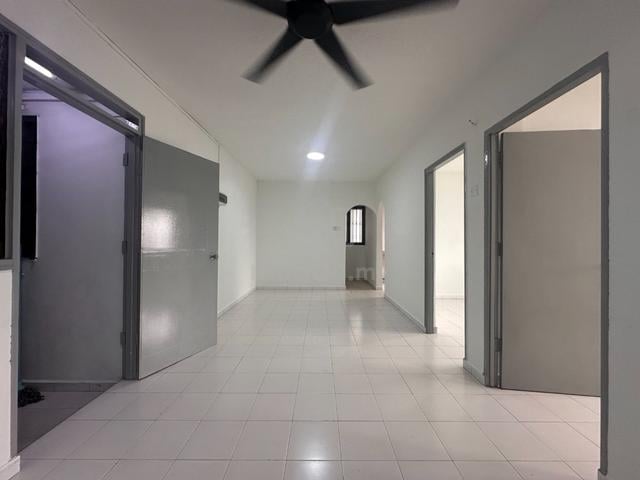 Taman Daya Flat, Jalan Nipah, Walk-Up Low Cost Flat 1
