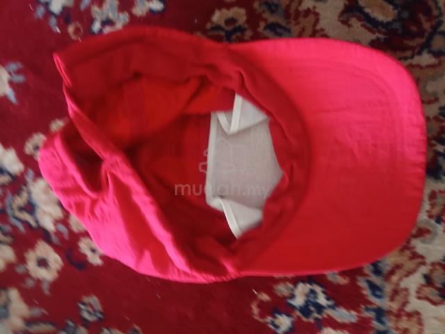 hat nearly new  - photo 2 of 2