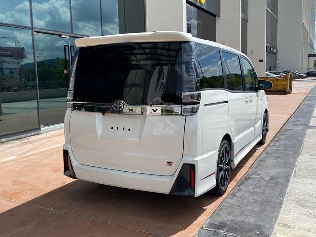 2020 Toyota VOXY 2.0 GR SPORT - 3