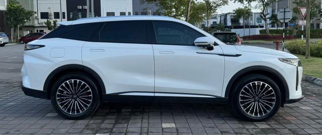 2025 OMODA C9 AWD 2.0T | 20,000 KM | 1 Owner | - 5