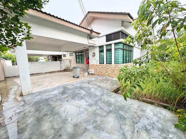 FACING PLAYGROUND! Single Sty SEMI-D Taman Bukit Melaka, Ayer Keroh 1